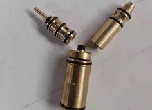 點(diǎn)擊查看詳細(xì)信息<br>標(biāo)題：氣動錨桿鉆機(jī)上面氣馬達(dá)閥組 閱讀次數(shù)：1745